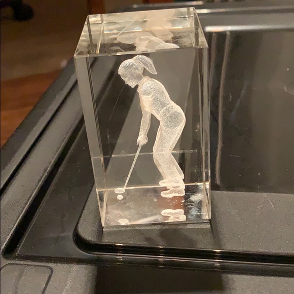 Woman Golpher Paperweight NWOT - Picture 2 of 4